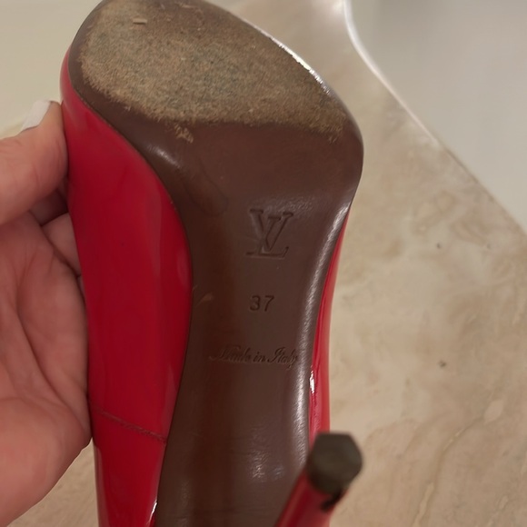 Louis Vuitton Pumps/Heels. Used. Size 37. Guaranteed Authentic - Picture 4 of 15